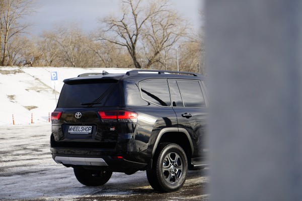 Ковані диски R18 в оригінальному дизайні Toyota Land Cruiser 300 GR Sport